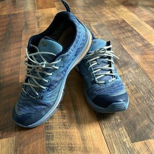 KEEN HIKING SNEAKERS